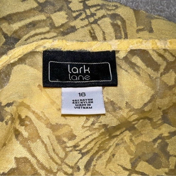 Lark Lane Yellow Hatch Pattern Button Down Sheer Blouse Cinch Hem Size 16 - Picture 8 of 8
